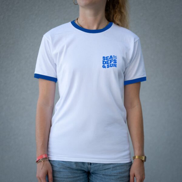 T-shirt Sea Defs & Sun blanc et bleu